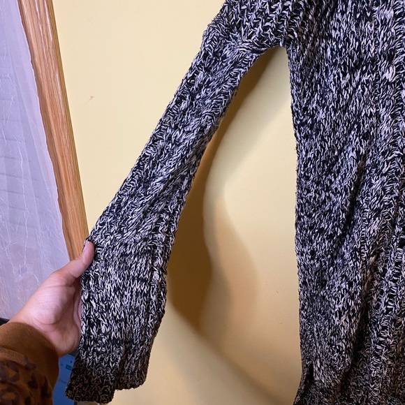 Express Women’s Black White Tunic High Low Sweater Size Small Oversized - Picture 4 of 9